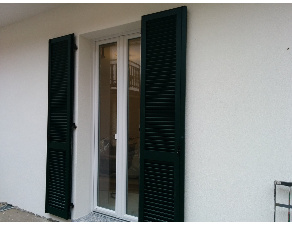 Persiana in alluminio e finestra in PVC