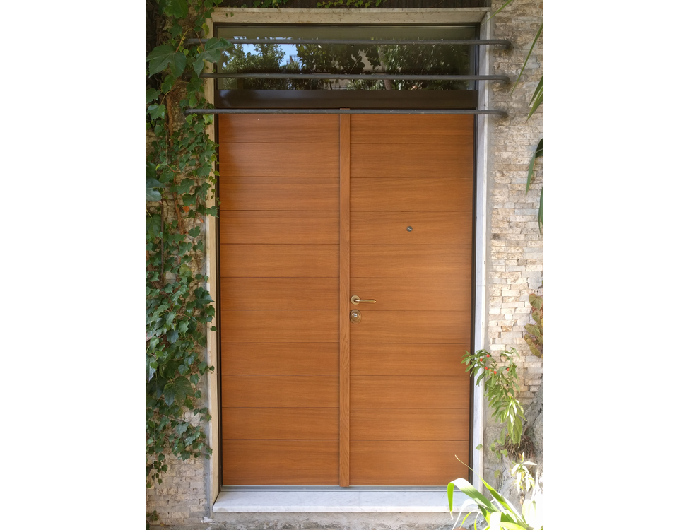 Porta blindata 2 ante con rivestimento esterno in rovere